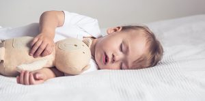 Goed kindermatras helpt tegen slaaptekort