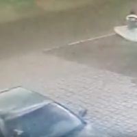 Man wordt aangereden en valt op matras