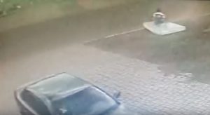 Man wordt aangereden en valt op matras