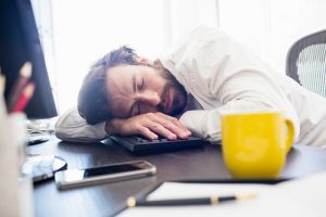 Tips om niet in slaap te vallen op het werk