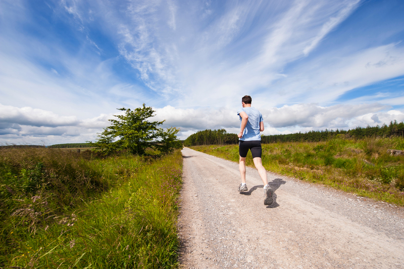 Voor frisse lucht zou het lekker zijn een stukje te wandelen of te joggen